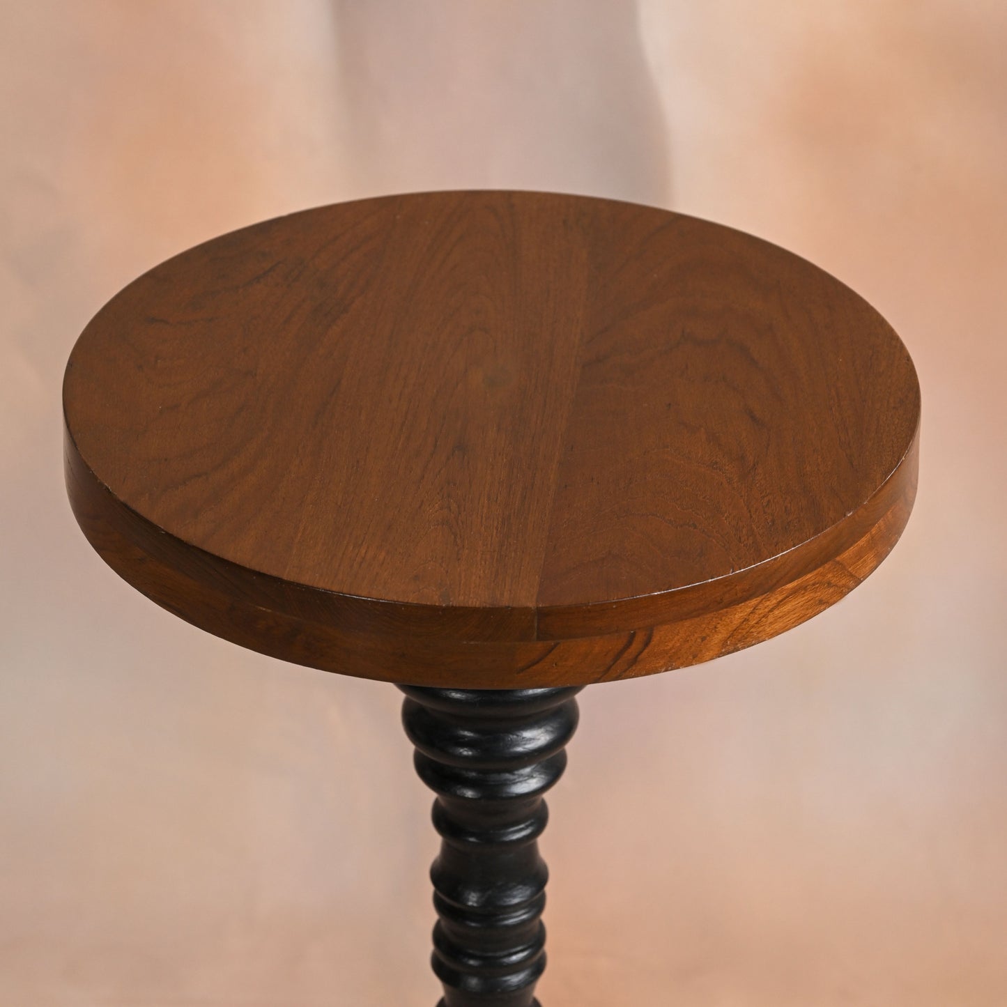Elan Table