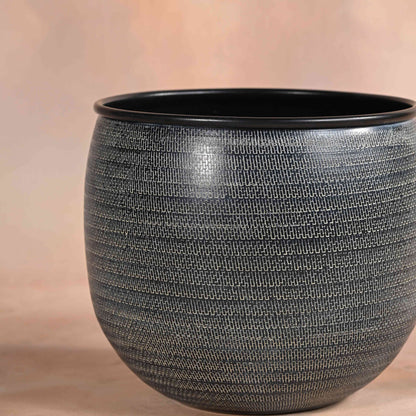 Kuro Planter