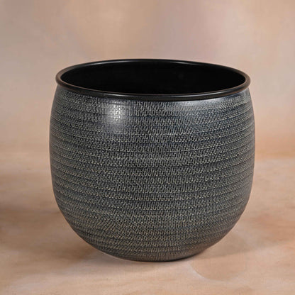 Kuro Planter