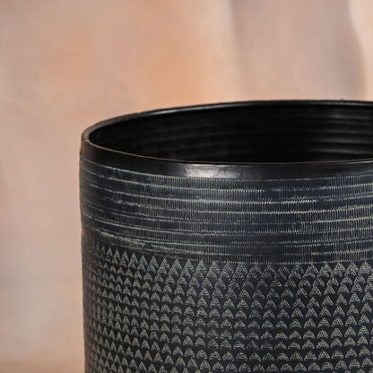 Raven Planter